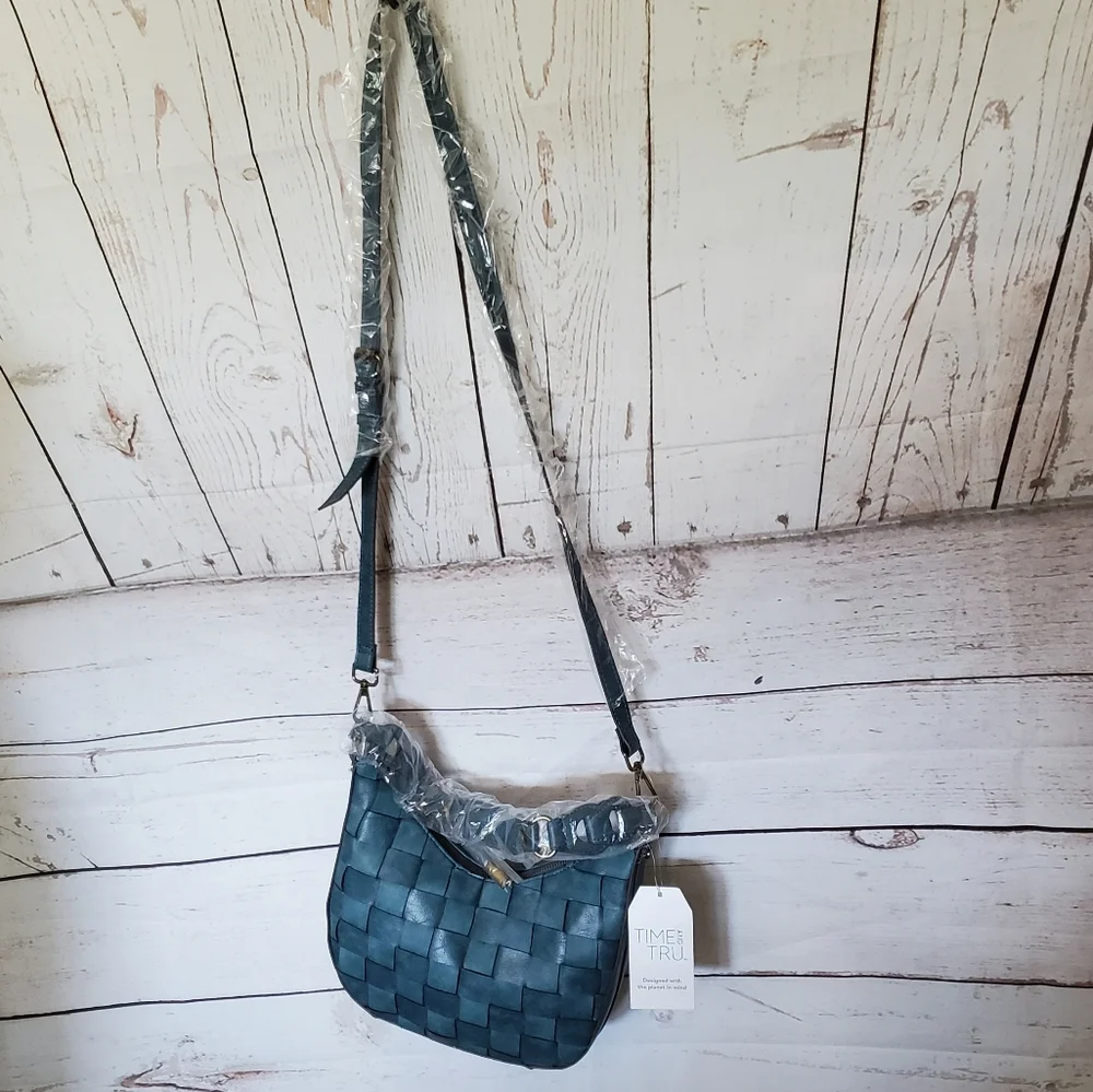 Time and Tru women's recycled materials vinyl Alice crossbody bag blue